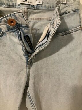 Vineyard Vine jeans
Raw hem
26” waist